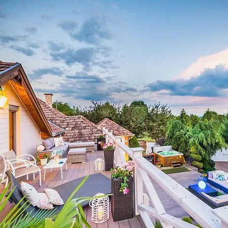 Apartament Teljes Villafarm - 23 Fo Reszere Ujireg